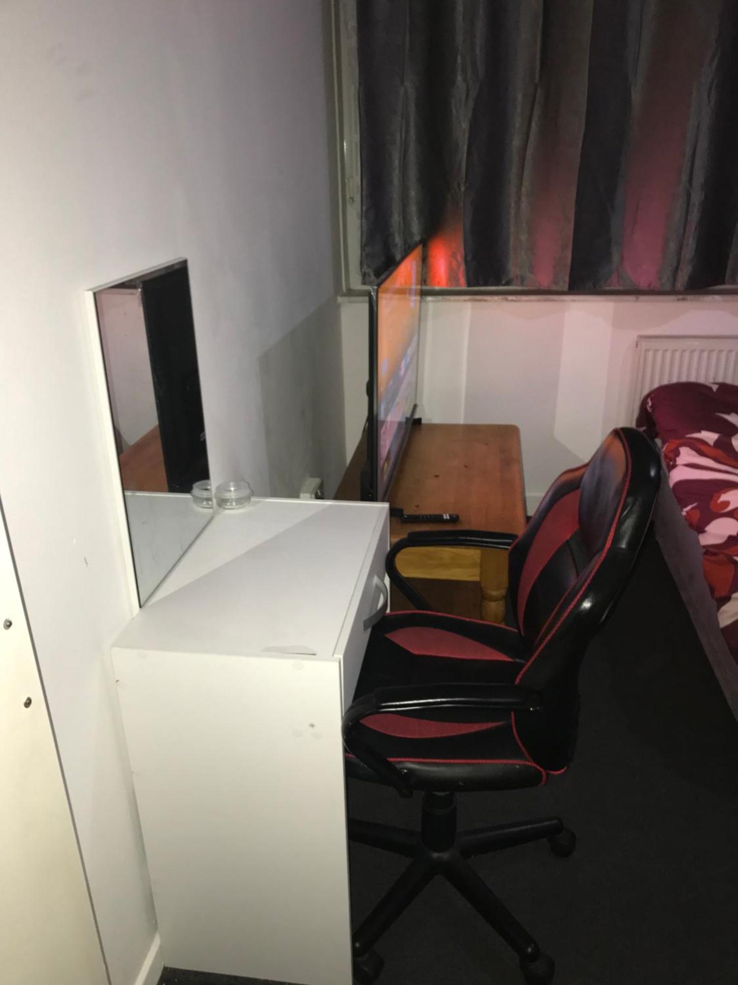 Gazde/Camere de închiriat Simple *